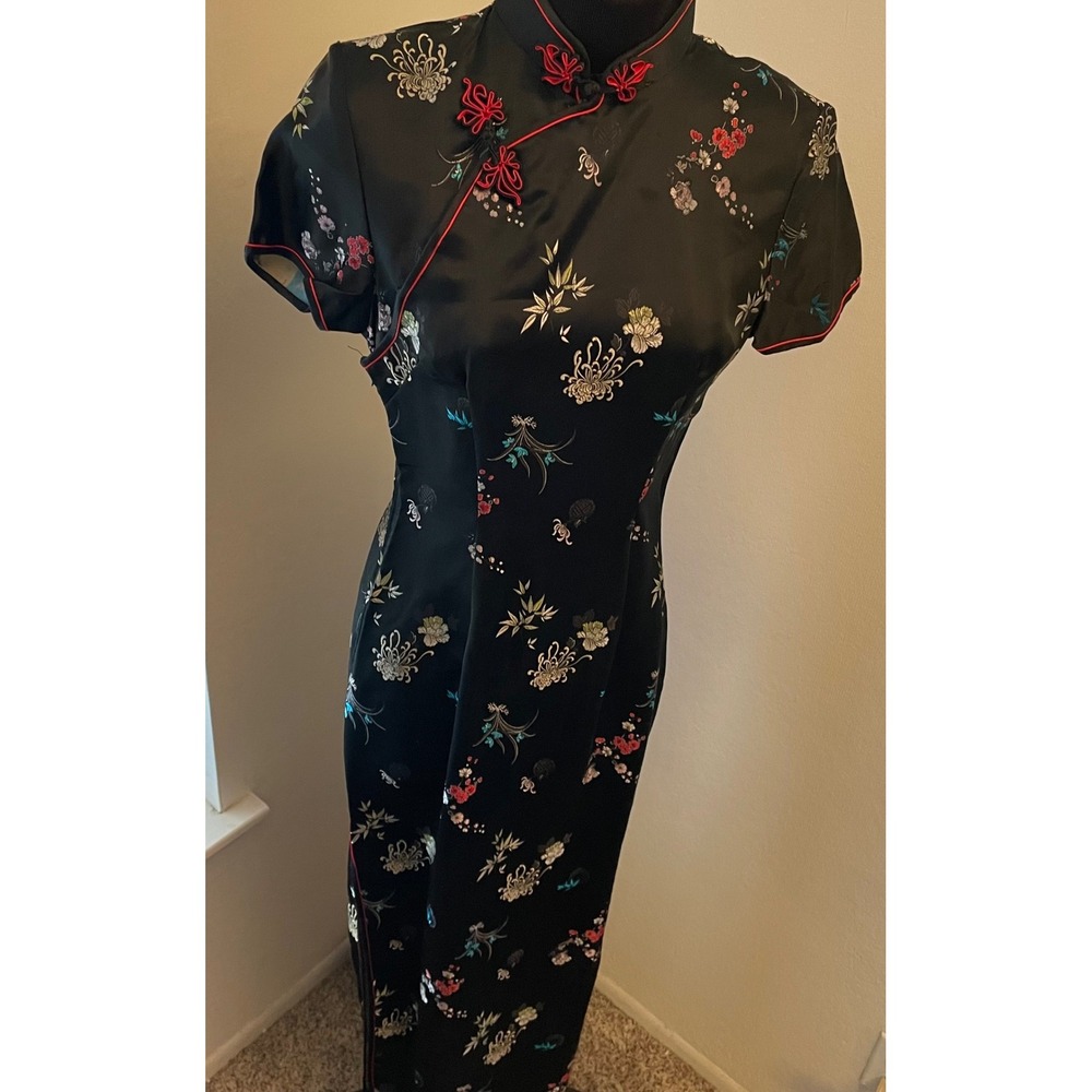 Vintage Black Satin Floral Embroidered Qipao Cheongsam Dress Red Frog Closures